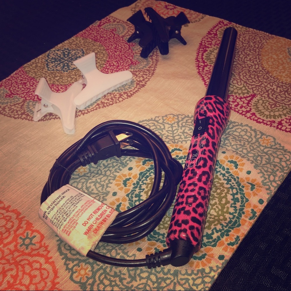 Curling wands W/ 4 Butterfly clips included💕🦋